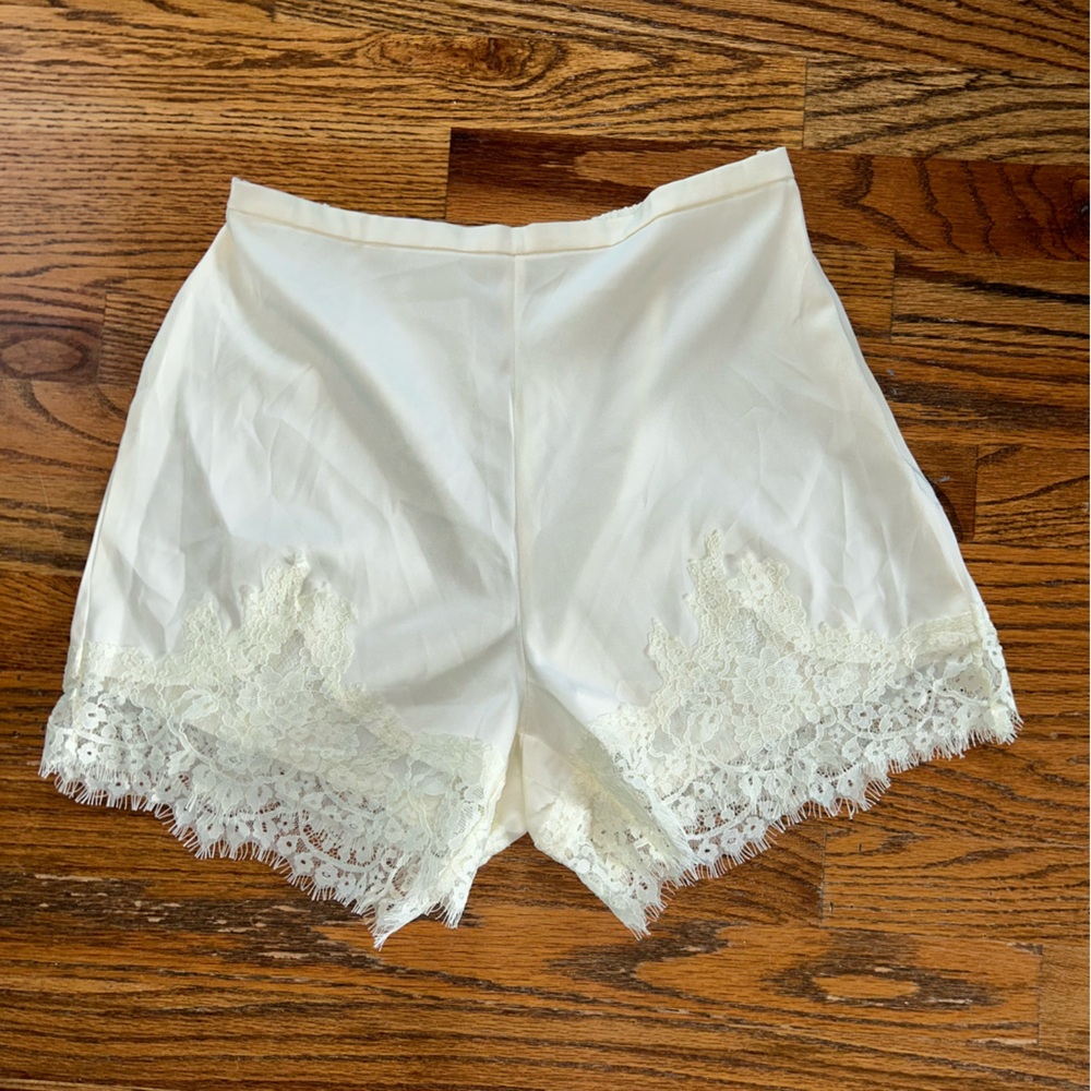 Chic Cream Lace Trim Women's Sleep Shorts